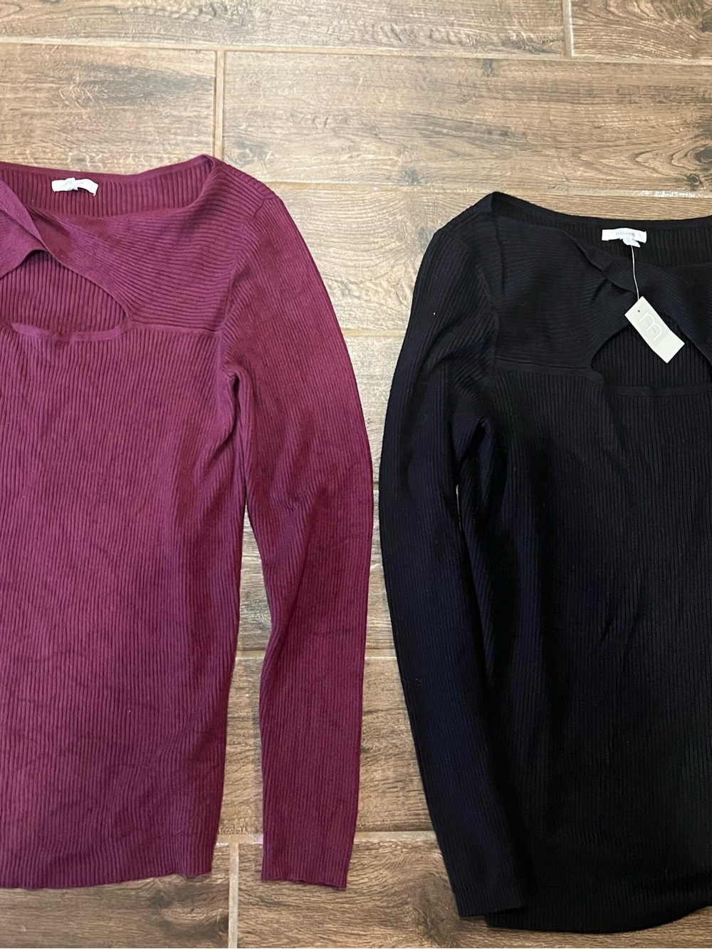 Ribbed Cutout Sweater Womens size L- Wine and Black